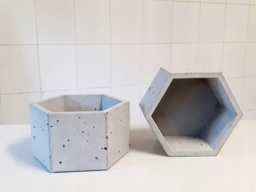  Poklopac 13 x 12 cm sivi beton