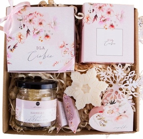  POKLON KOŠARICA CHRISTMAS BOX GIFT Pink set sa svijećom POKLON